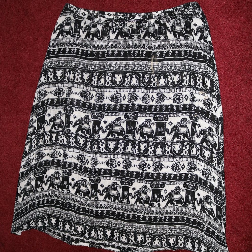 CM Shapes Egyptian Pattern Skirt